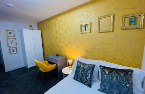 Hanley House | Delightful Townhouse PLUS @ Lower Beth St Stoke - Ensuite Room