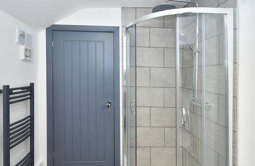 Stoke-on-Trent House | Townhouse @ Princes Road Stoke - Superior Double Ensuite With TV