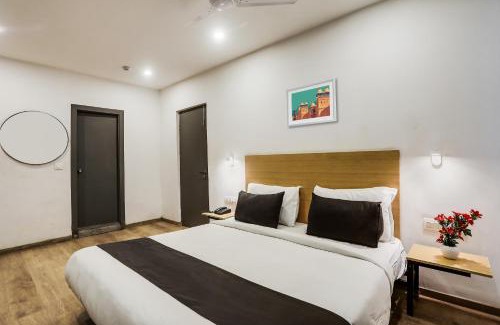 Hyderabad Hotel | Comfortable Townhouse 176 Rajdhani Residency with Dining
