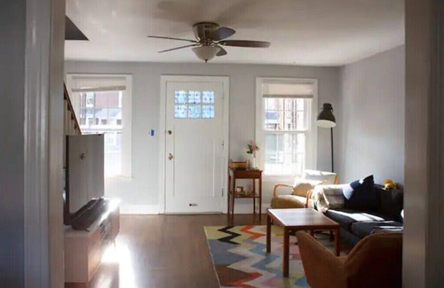 Richmond House | Cozy Townhouse Near Byrd Park with Family-Friendly Amenities