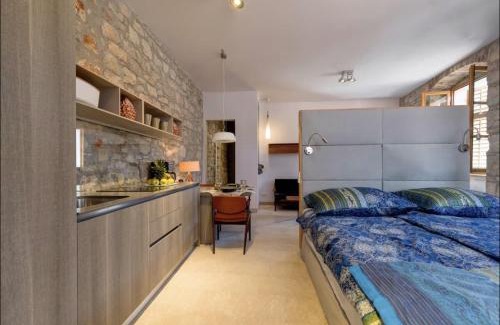 Stari Grad Apartment | Townhouse Suite Danish Art