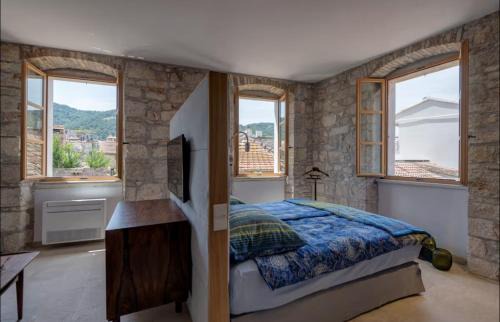 Stari Grad Apartment | Townhouse Suite Danish Art