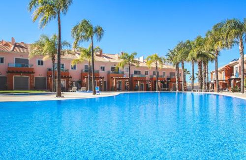 Vale de Santa Maria Villa | Idyllic Townhouse Sunny Palms with Oceanfront Pool Access