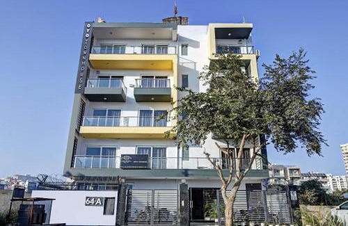 DLF Phase 5 Hotel | Convenient Townhouse Tipsyy Near Bestech Central Square Mall