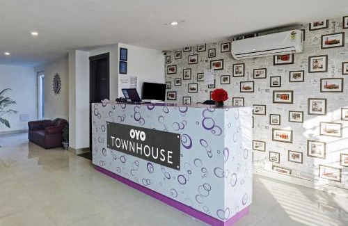 DLF Phase 5 Hotel | Convenient Townhouse Tipsyy Near Bestech Central Square Mall