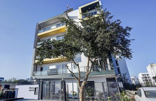 DLF Phase 5 Hotel | Convenient Townhouse Tipsyy Near Bestech Central Square Mall