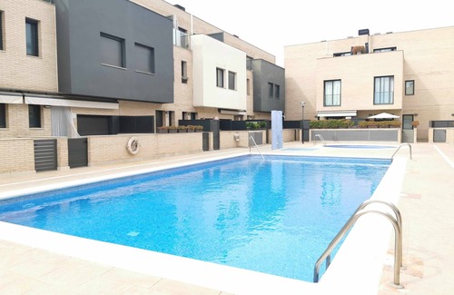 Cubelles House | Family-Friendly Townhouse with Pool and Spa Amenities