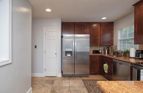 Stafford House | Value-Packed Townhouse with Breakfast and Family Amenities