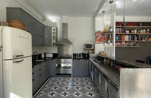 Cadereau House | Idyllic Townhouse with Pool - Experience Country Living