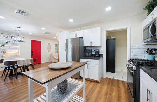 North Mountain House | Top-Rated Stay at Townley on 6th with Spa & Pet-Friendly Perks