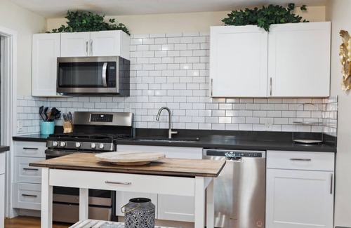 North Mountain House | Top-Rated Stay at Townley on 6th with Spa & Pet-Friendly Perks