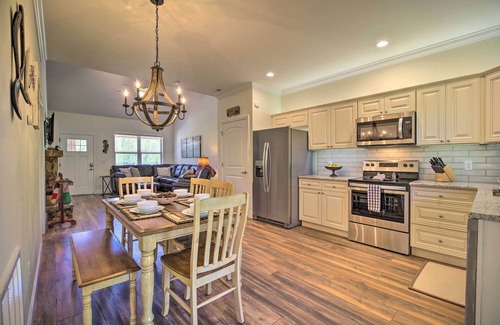 Townsend Condo | Exquisite Townsend Condo with Pool & Scenic Mountain Views