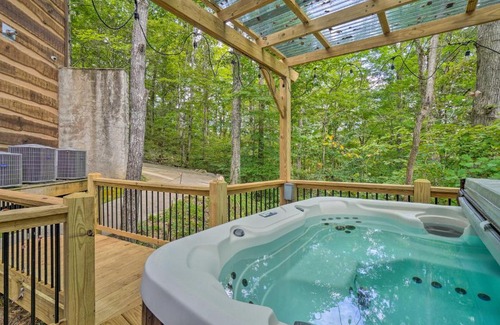 Townsend House | Relaxing Townsend Retreat with Private Hot Tub & Deck