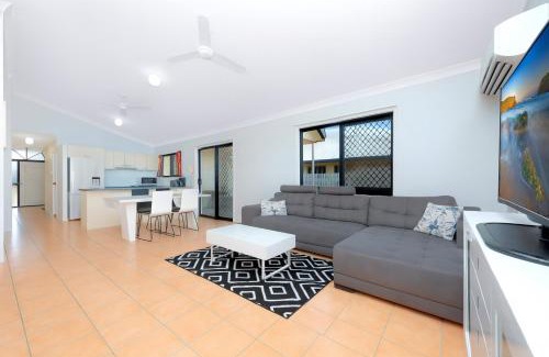 Annandale House | Delightful Home Stay in Townsville for Families and Guests