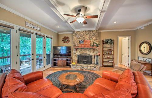 Townville House | Discover Townville Lakefront Cottage with Private Dock