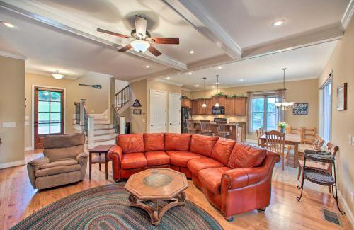 Townville House | Discover Townville Lakefront Cottage with Private Dock