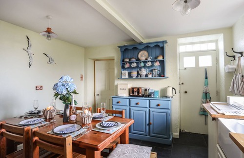 Trearddur Bay Cottage | Discover TOWYN LODGE: Family-Friendly Retreat in Trearddur Bay