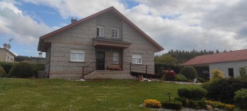 Lavacolla House | Outstanding Toxiños Lavacolla: Family-Friendly Retreat