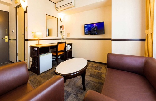 Hashimoto Hotel | Cozy Toyoko Inn Near Hashimoto Station with Breakfast & Kitchen