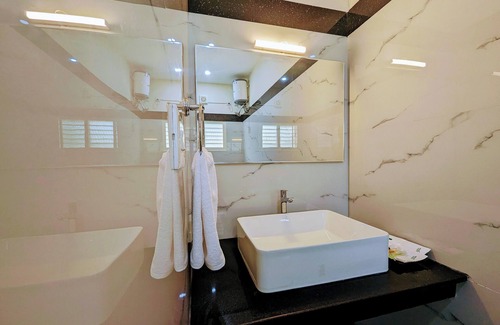 Tiruchirappalli Hotel | Budget-Friendly Stay at TPC Camphor with Breakfast Included