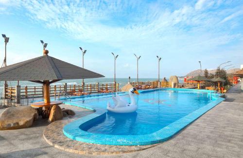 Ba Ria Resort | Relax at Trân Châu Beach & Resort with Oceanfront Views