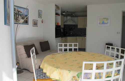Agay Apartment | Beautiful Ocean View 2-Bedroom Apartment with Garage
