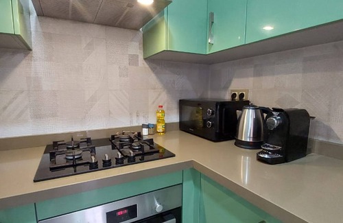 Haut Founty Apartment | Beautiful Apartment Steps from the Beach with Spa Access