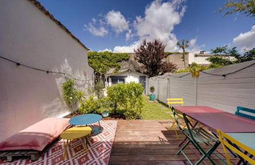 Bacalan Apartment | Beautiful Apartment with Terrace and Garden for Families