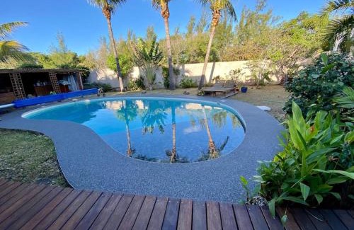 Etang Sale Les Bains Villa | Elegant Villa with Heated Pool, Spa & 10/10 Guest Rating