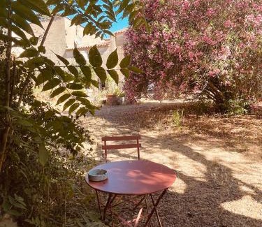 Costieres House | Charming Bohème Retreat with Tennis and Pet-Friendly Amenities