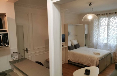 Saint-Germain-l'Auxerrois Apartment | Charming Retreat Steps from the Louvre & Tuileries Gardens