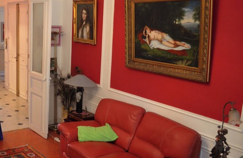 Les Cinq Avenues Apartment | Expansive Family-Friendly Apartment for Memorable Stays