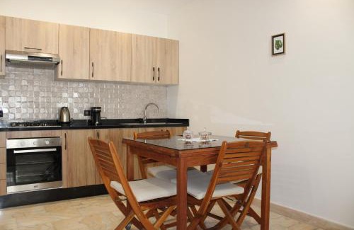 El Mansouria Apartment | Beautiful Garden Apartment Steps from Les Sablettes Beach