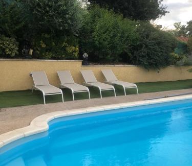 Montmerle-sur-Saone House | Très jolie chambre avec piscine