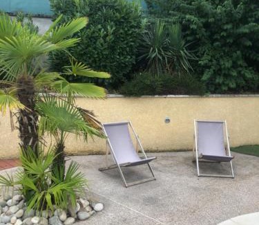 Montmerle-sur-Saone House | Très jolie chambre avec piscine