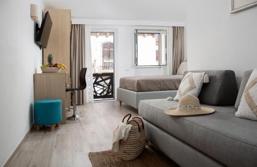 Santa Teresa di Gallura House | Beachfront Escape at TrèSOR with Ocean Views & Dining