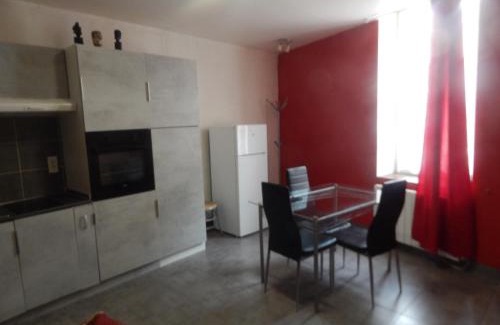 Coursan Apartment | Budget-Friendly Stay with Family and Pet Amenities