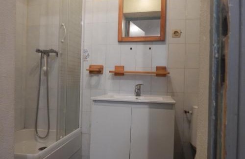 Coursan Apartment | Budget-Friendly Stay with Family and Pet Amenities