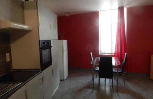 Coursan Apartment | Budget-Friendly Stay with Family and Pet Amenities