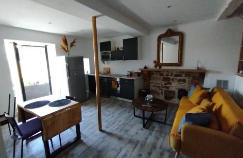 Trevoux Apartment | Delightful Trévoux Loft with Terrace - Child Friendly Escape