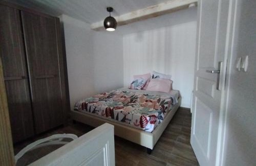 Trevoux Apartment | Delightful Trévoux Loft with Terrace - Child Friendly Escape