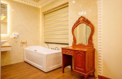 Ben Luc Hotel | Top-Rated TRÍ TÂM HOTEL with Family-Friendly Amenities