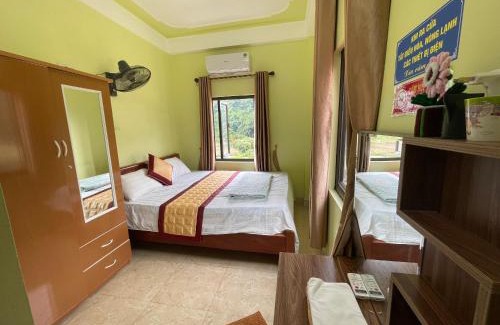 Nam Mau House | Budget-Friendly Trần Đức Hotel: Family Dining Experience