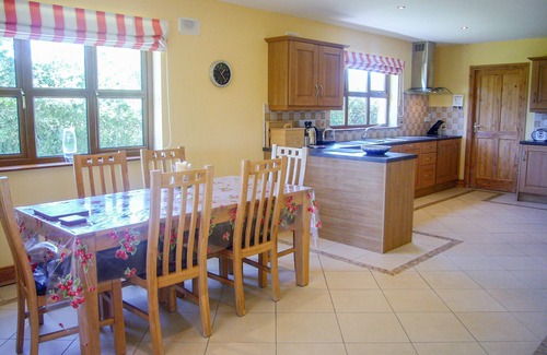 Kilmore Cottage | Family-Friendly TRA GHEAL with Garden in Kilmore, Wexford