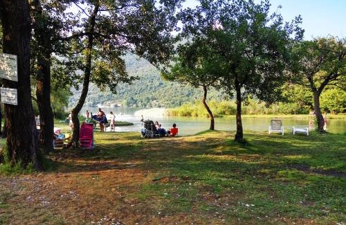 Comero Apartment | Convenient Stay Between the Station and Lake with Family-Friendly Perks