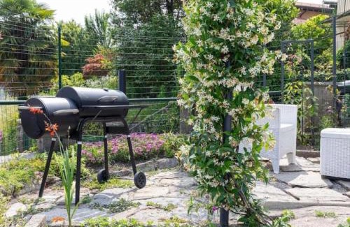 Colazza Apartment | Oceanfront Retreat: Guest Rated 9.5 at Terra, Lago Maggiore