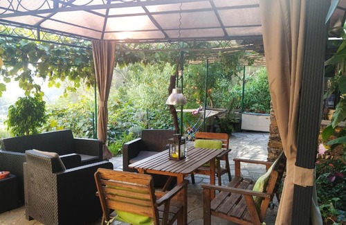 Avegno Apartment | Ideal Getaway at Tra le cicale, Steps from the Sea