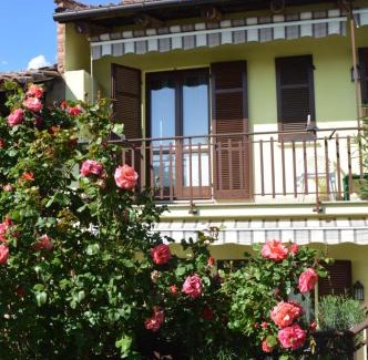 La Morra Bed & Breakfast | Exceptional Stays at Tra... Monti E Vigne - Pet Friendly! 