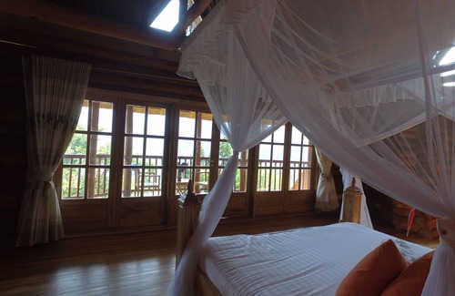 Bwindi Hotel | Experience Nature at Trackers Safari Lodge Bwindi