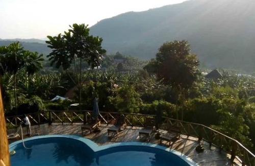 Bwindi Cabin | Discover Trackers Safari Lodge Bwindi: 5-Star Family Retreat